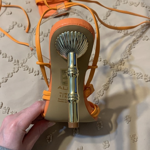 Strappy opened toed high heels - Picture 7 of 8